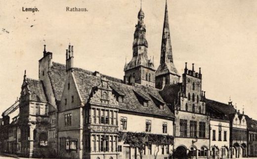 Rathaus mit Kirchtürmen